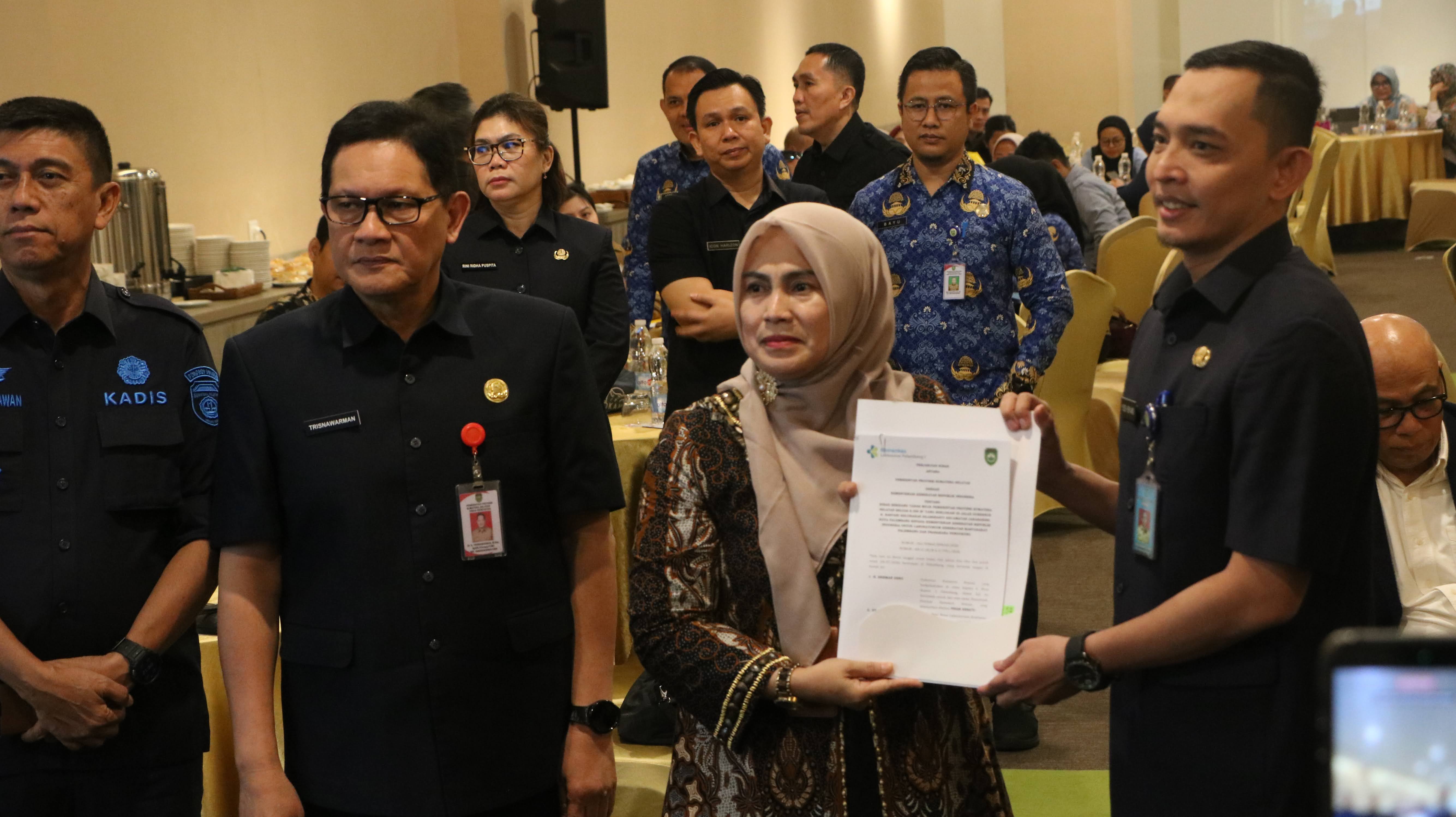 PENYERAHAN NASKAH PERJANJIAN HIBAH & SERAH TERIMA HIBAH TANAH JAKABARING